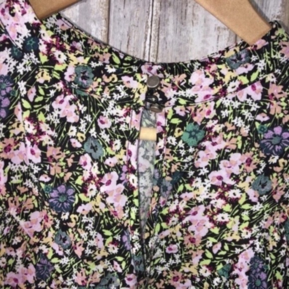 Wild Fable Pale Floral Ruffle Long Sleeve Blouse - Picture 5 of 7